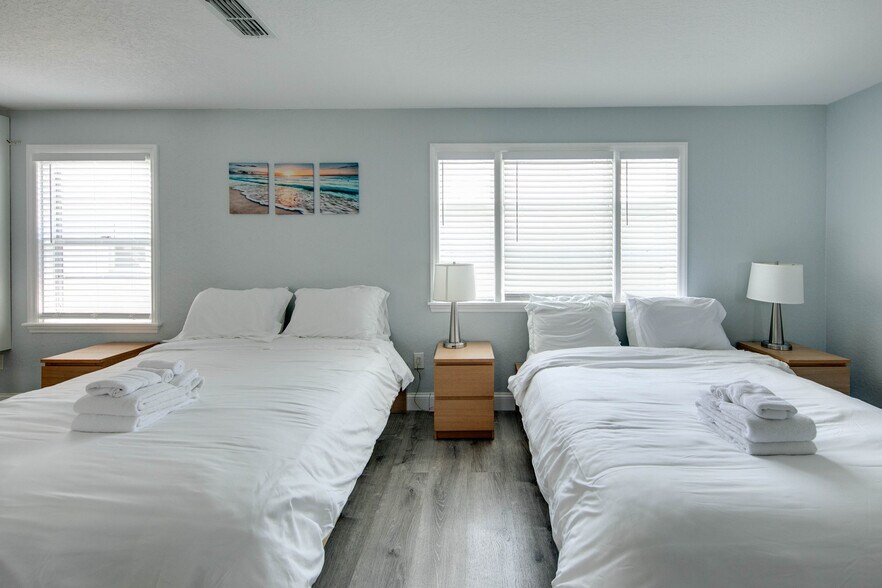 More Photos Of 12321 Gulf Blvd, Treasure Island Hospitality For Sale