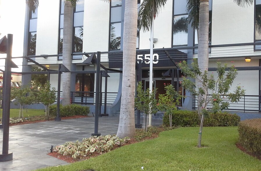 More Photos Of 12550 Biscayne Blvd, North Miami Medical For Lease