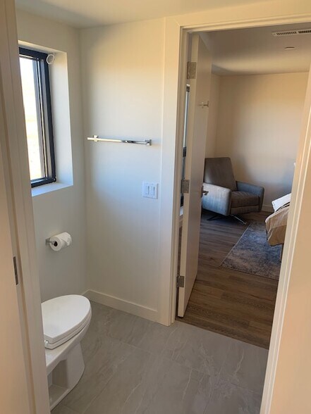 More Photos Of 4554 Forestdale Dr, Park City Showroom For Lease
