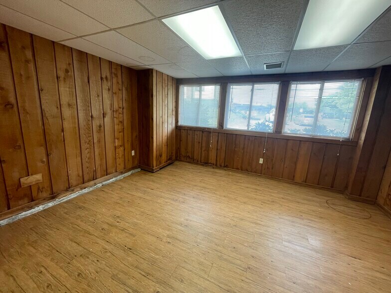 More Photos Of 12 Plains Rd, Essex Warehouse For Lease