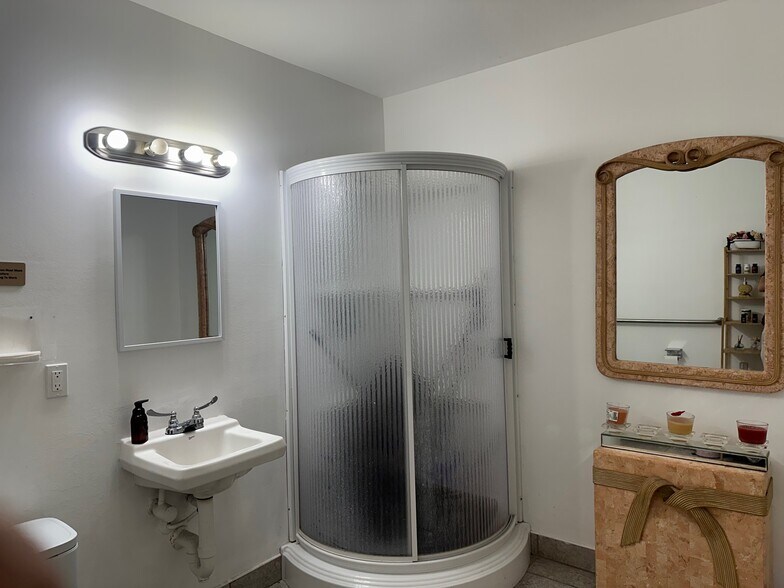 More Photos Of 12343-12345 W Dixie Hwy, North Miami Storefront For Lease