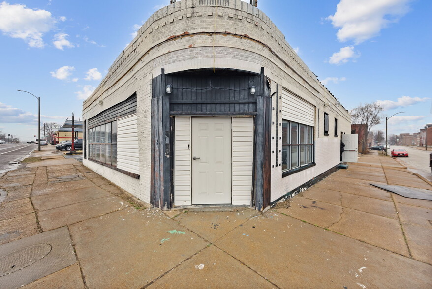 Primary Photo Of 2600 N Florissant Ave, Saint Louis Flex For Sale