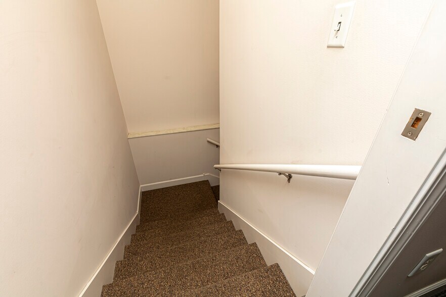 More Photos Of 2801 17th St, Marion Medical For Sale