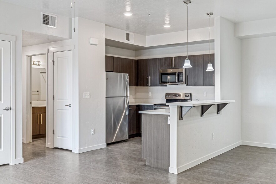 More Photos Of 16090 N Merchant Way, Nampa Apartments For Sale