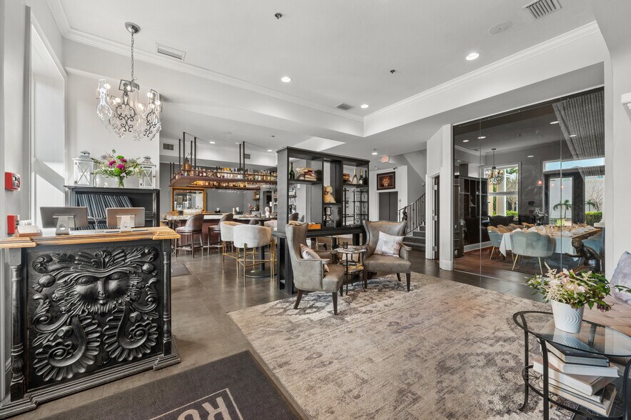 More Photos Of 655 2nd Ave S, Saint Petersburg Restaurant For Sale