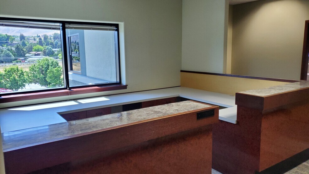 More Photos Of 123 Easy St, Wenatchee Office For Lease