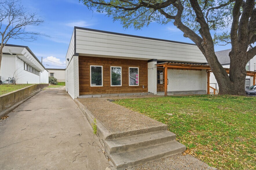 More Photos Of 2313 Washington Ave, Waco Freestanding For Lease