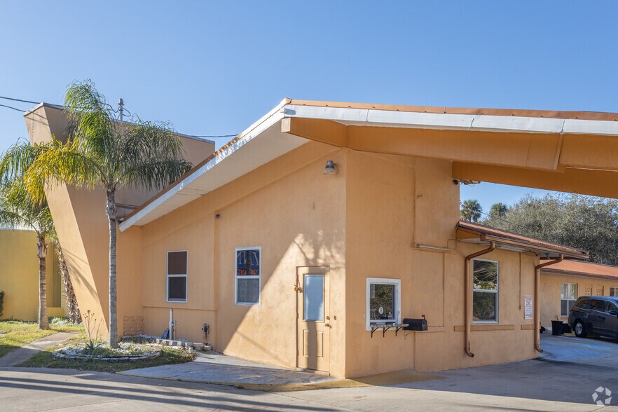 More Photos Of 1020 S Ridgewood Ave, Daytona Beach Hotel For Sale