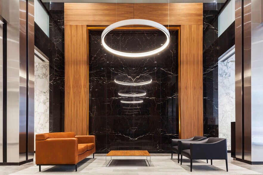 More Photos Of 4 King St W, Toronto General Retail For Lease