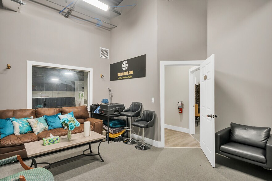 More Photos Of 350 E Crown Point Rd, Winter Garden Light Distribution For Sale
