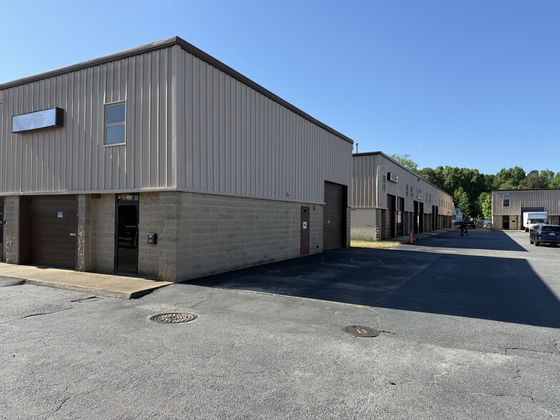 More Photos Of 101 S First Colonial Rd, Virginia Beach Light Manufacturing For Sale