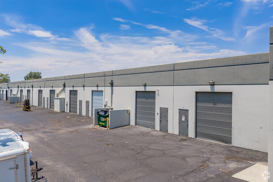 More Photos Of 3901-3911 W Van Buren St, Phoenix Warehouse For Lease