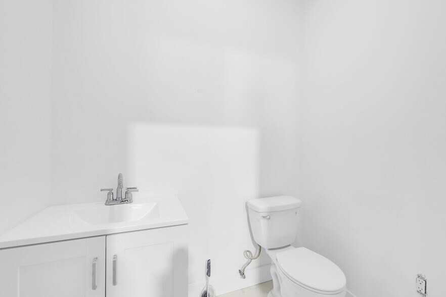 More Photos Of 11931-11971 NW 37th St, Coral Springs Warehouse For Sale