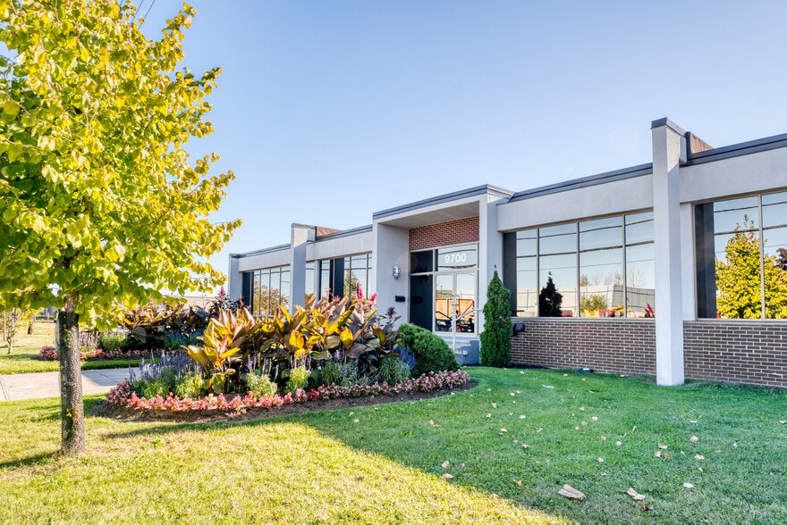 More Photos Of 9700 Boul Parkway, Montréal Manufacturing For Sale