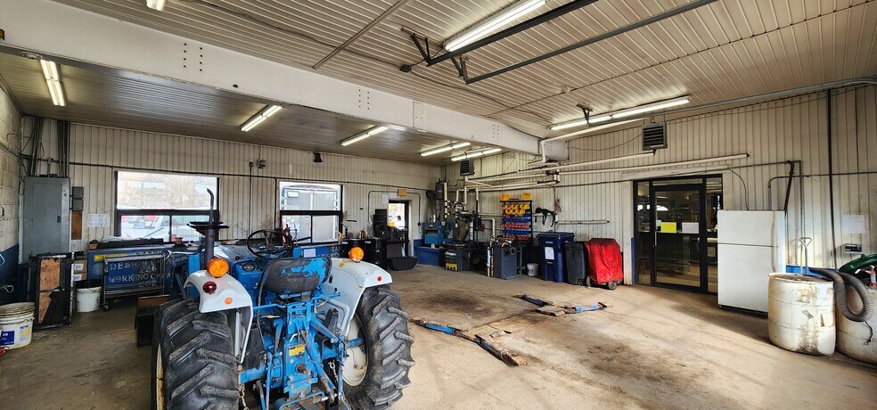 More Photos Of 4579 Lake Rd S, Brockport Auto Dealership For Lease