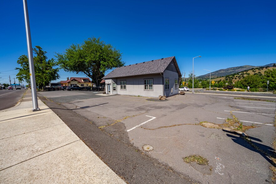 More Photos Of 143 S Main St, Phoenix Office For Sale