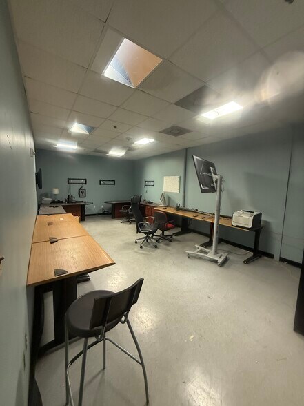 More Photos Of 911 N Frio St, San Antonio Manufacturing For Lease