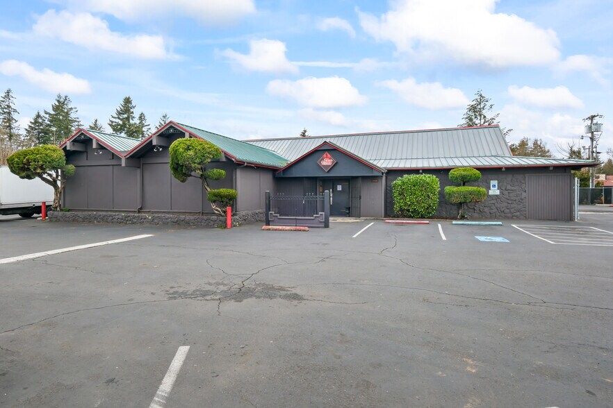 More Photos Of 12035 NE Glisan St, Portland Restaurant For Sale