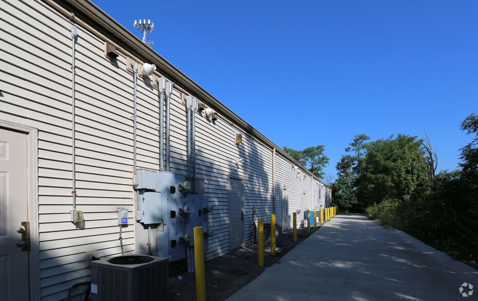 More Photos Of 2030 Northside Dr, Hebron General Retail For Lease