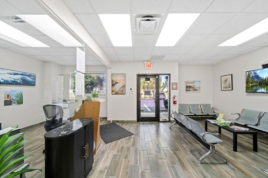 More Photos Of 13861 Plantation Rd, Fort Myers Office For Sale