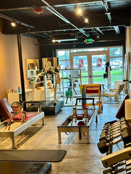 More Photos Of 52 Lake Shore Plz, Kirkland Coworking Space