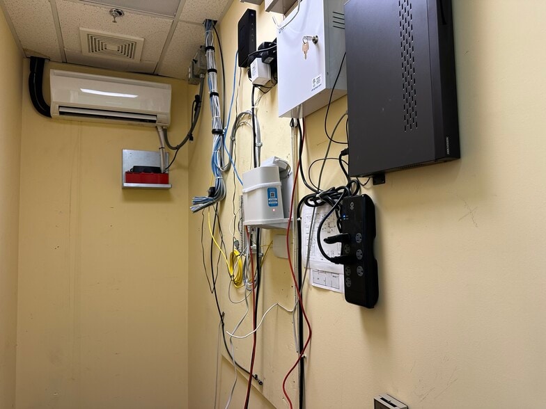 More Photos Of 1292 Kifer Rd, Sunnyvale Research And Development For Lease