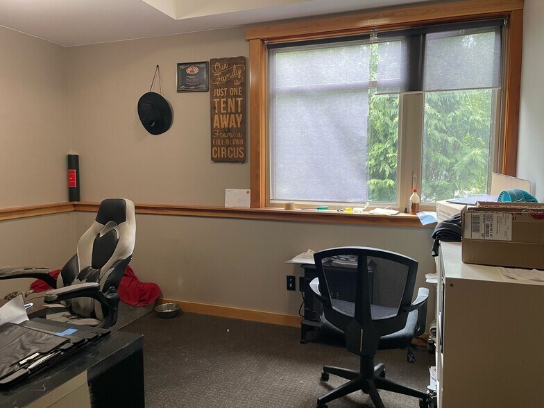 More Photos Of 26020 31B Ave, Langley Twp Flex For Lease
