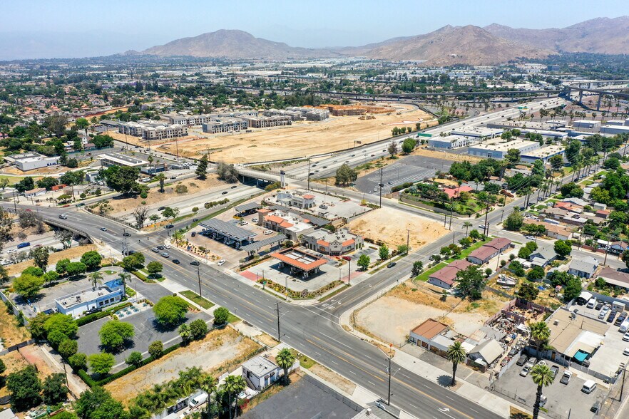 More Photos Of 2350 N Main St, Riverside Freestanding For Sale