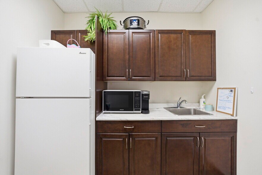 More Photos Of 15 Carlton Dr, St. Albert Flex For Sale