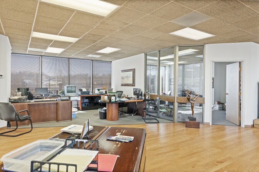 More Photos Of 1989-1999 E Stone Dr, Kingsport Office For Lease