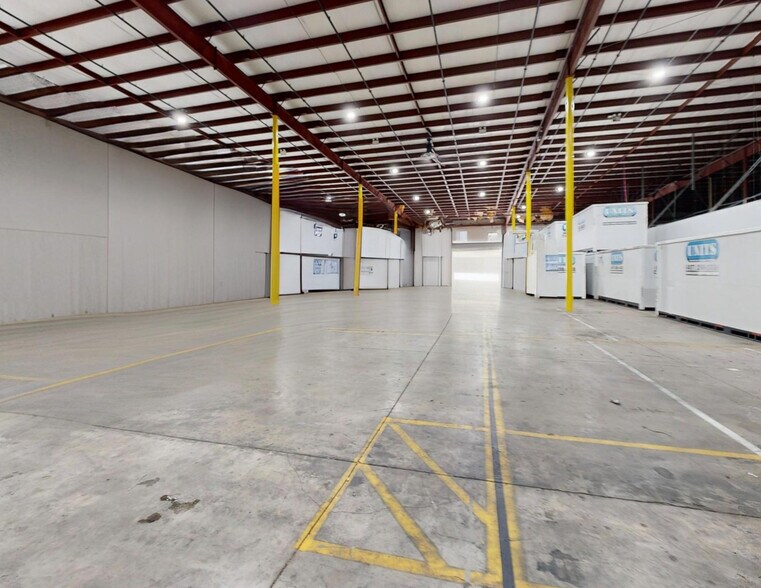 More Photos Of 3600 Parkway Center Ct, Orlando Warehouse For Sale