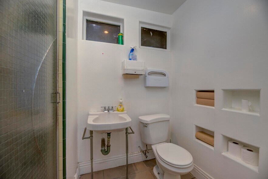 More Photos Of 16301 Hawthorne Blvd, Lawndale Freestanding For Sale