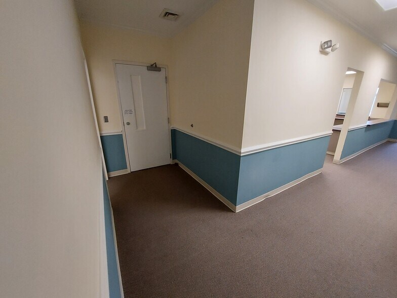 More Photos Of 5015 Southpark Dr, Durham Medical For Lease