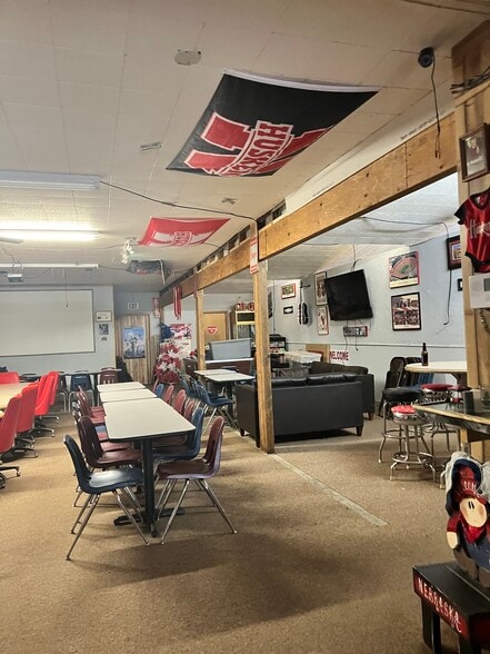 More Photos Of 134 E 2nd St, Leigh Sports And Entertainment For Sale