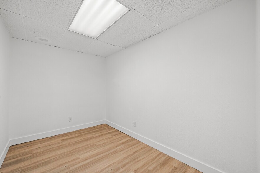 More Photos Of 5135 69th St, Lubbock Freestanding For Lease