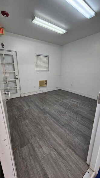 More Photos Of 1723-1745 W 37th St, Hialeah Showroom For Sale