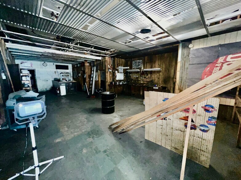 More Photos Of 824 20th St, Huntington General Retail For Sale