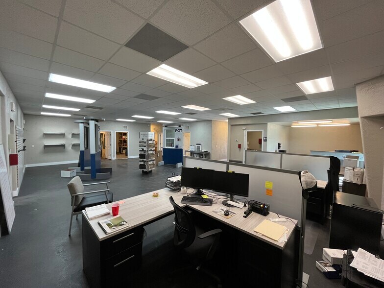 More Photos Of 250 Carmalita St, Punta Gorda Warehouse For Lease