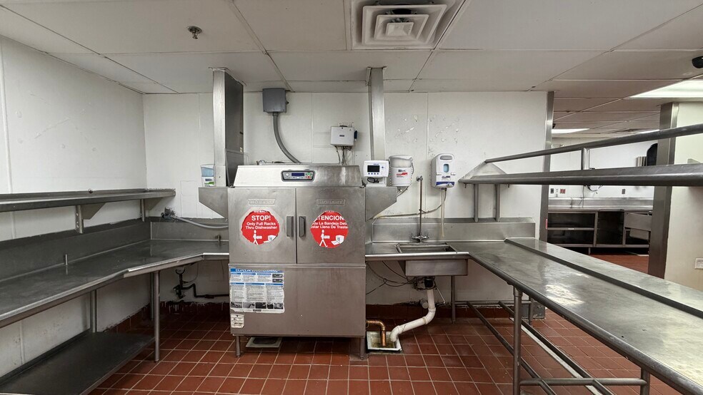 More Photos Of 2124-2162 Merrick Ave, Merrick Unknown For Lease