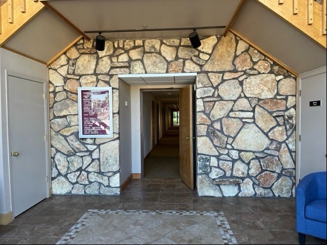 More Photos Of 7071 S 13th St, Oak Creek Office For Lease