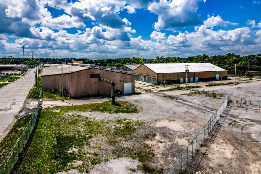 More Photos Of 2100 Manchester Trwy, Kansas City Warehouse For Sale