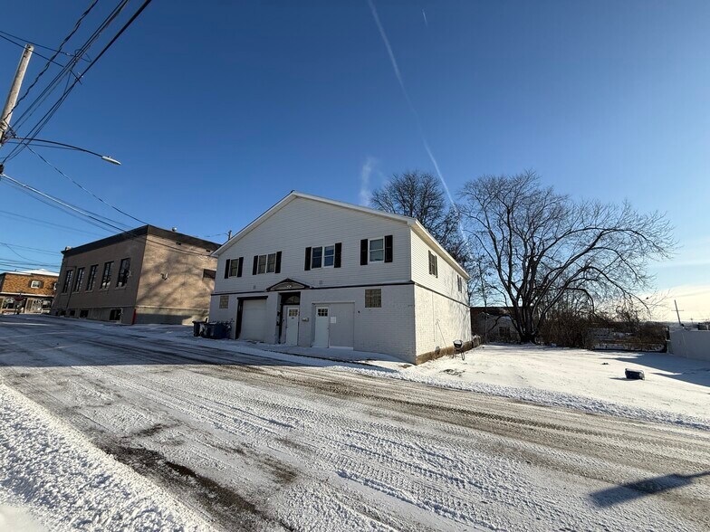 More Photos Of 108 Ball St, East Syracuse Flex For Lease