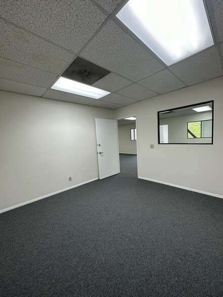 More Photos Of 2340 Plaza Del Amo, Torrance Office For Lease