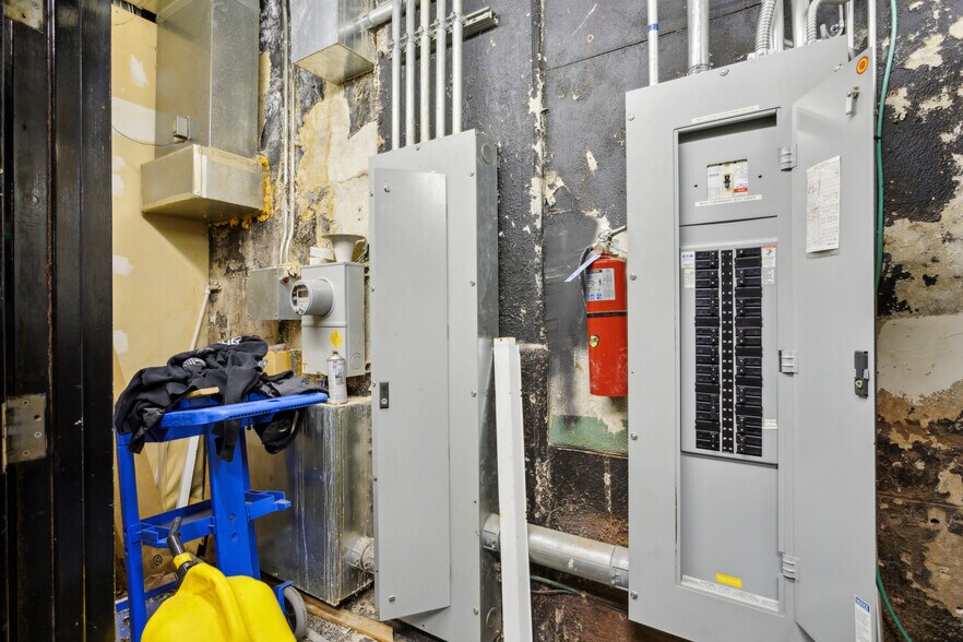 More Photos Of 1900 S Christopher Columbus Blvd, Philadelphia Freestanding For Sale