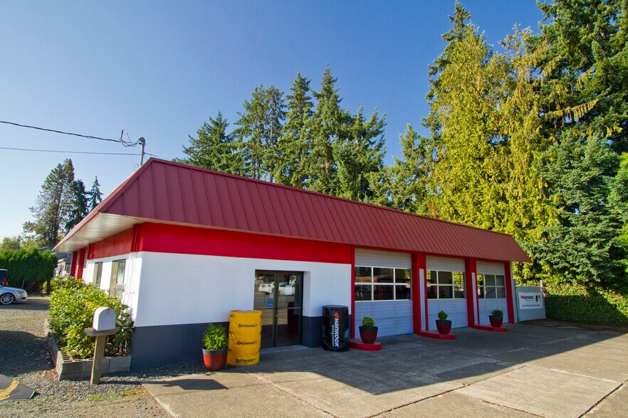 More Photos Of 5047 Main St, Springfield Auto Repair For Sale