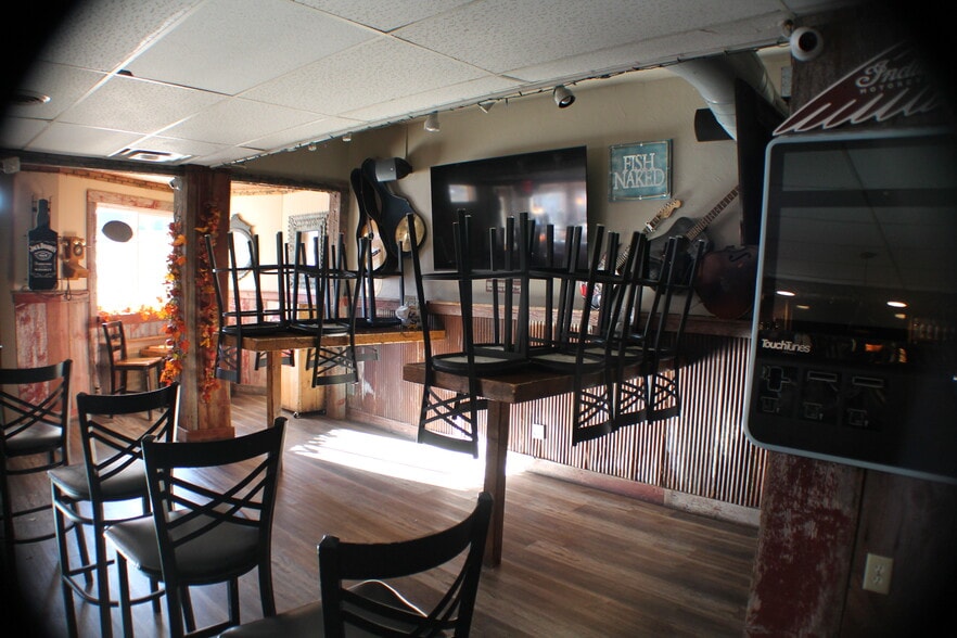 More Photos Of N51W34950 E Wisconsin Ave, Okauchee Specialty For Lease