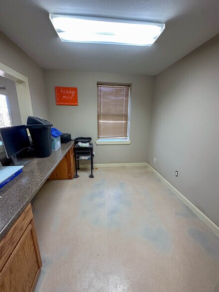 More Photos Of 193 Welco Ln, Jourdanton Warehouse For Sale