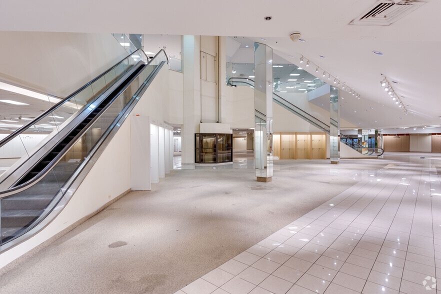 More Photos Of 3340 Mall Loop Dr, Joliet Department Store For Sale