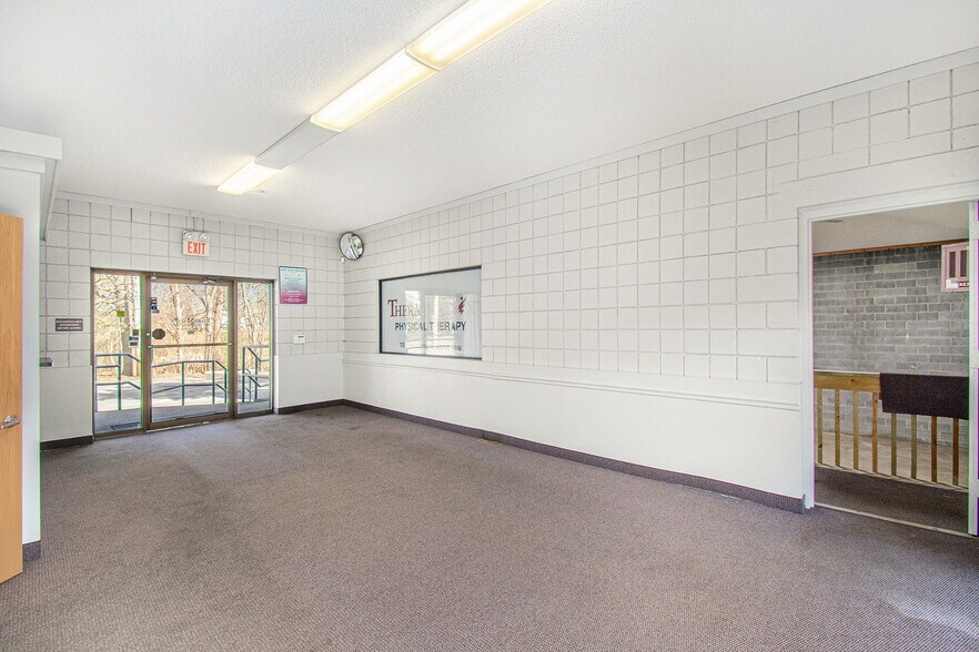 More Photos Of 18340 Middlebelt Rd, Livonia Office For Sale