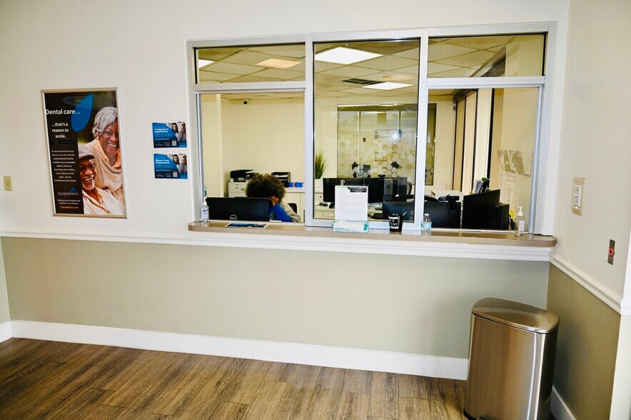 More Photos Of 8000-8004 N Armenia Ave, Tampa Medical For Lease